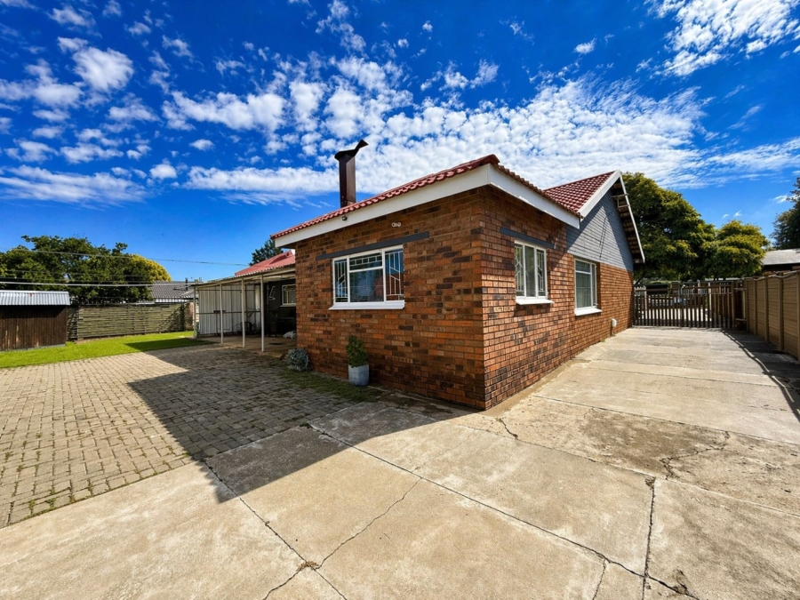 3 Bedroom Property for Sale in Langenhovenpark Free State